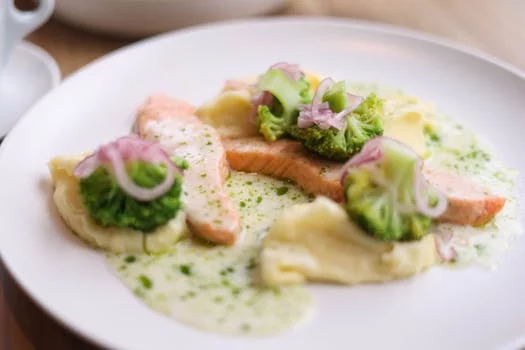 creamy mashed potatoes with gravy